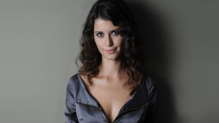 Beren Saat’ten İngilizce Albüm Sürprizi