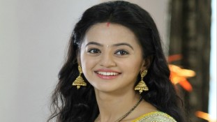 Bıçak Sırtı Swara (Helly Shah) kimdir?