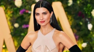 Tuba Büyüküstün Joy Awards'ta Parladı! Yılın En Görkemli Geceye Ödül Sunarak Damga Vurdu!