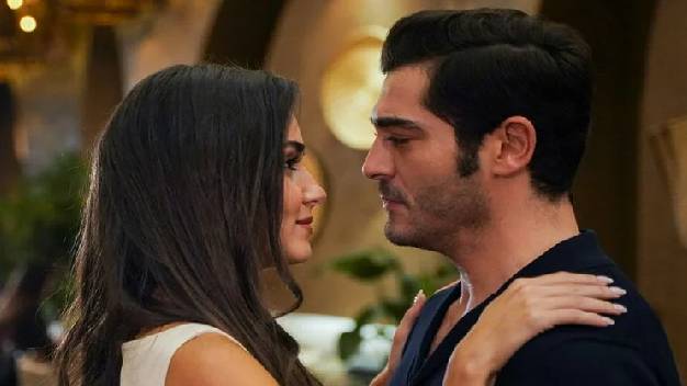 Burak Deniz'in Partneri Hande Erçel'e desteği Dikkat çekti