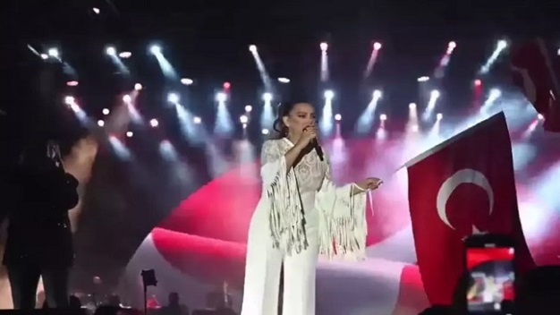 Ebru Gündeş Ankara Cumhuriyet Bayramı Konserindeydi