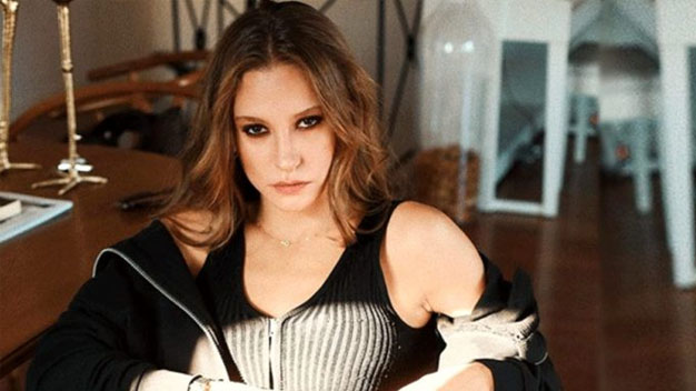 Serenay Sarıkaya yeni projesinin çekim hazırlıklarına başladı!